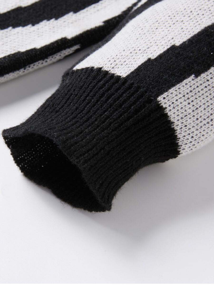 Manfinity Hypemode Casual men's sweater with Round neck, Long Sleeves, and Graphic detail